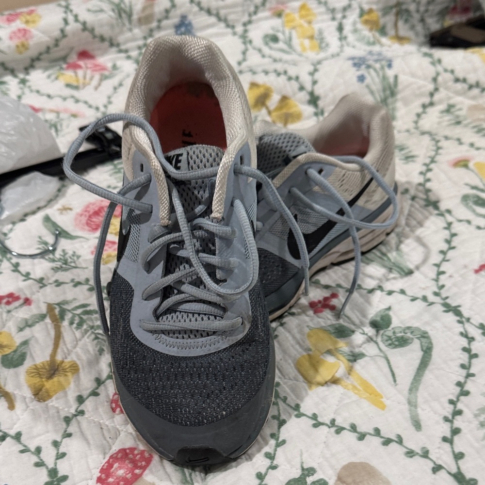 Women’s Nike Pegasus sneakers. Great condition. Size 8. Gray, light blue